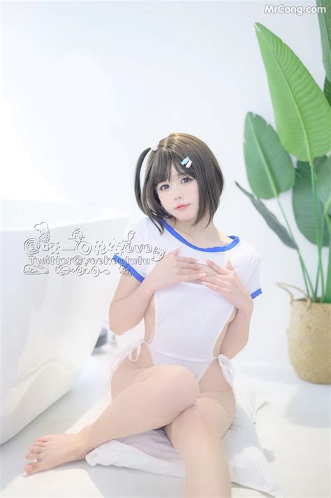 Coser 黏黏团子兔 纯白欲缸 57 photos