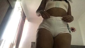 PONGO CAMARA OCULTA EN EL ESPEJO DE SU HABITACION Y LA TERMINA DESCRUBRIENDO XVIDEOS