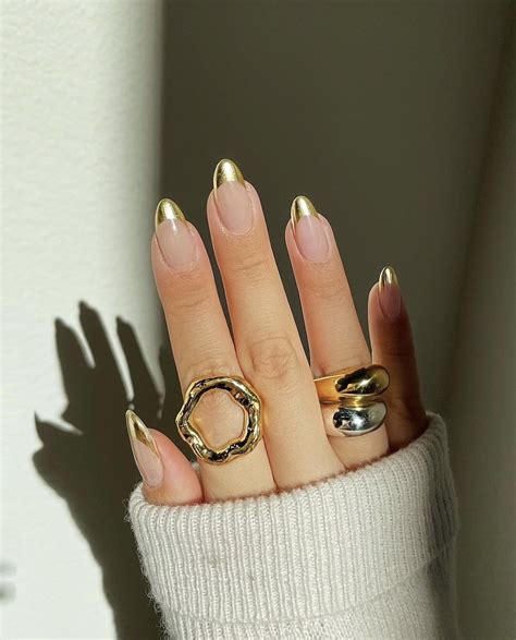 Luxury Bold Gold Detail Jet Set Babe Press On Nails Slaylebrity