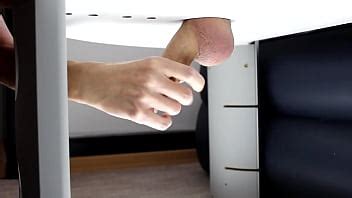 Mesa de ordeño LECHE su polla y no lo deja CORRER XVIDEOS