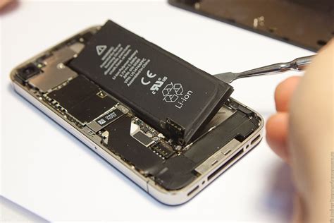 Как поменять аккумулятор на iPhone 4 или 4S