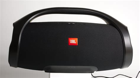 JBL BOOMBOX im Test - Sehr großer Bluetooth-Lautsprecher mit MEGA-Bass ...