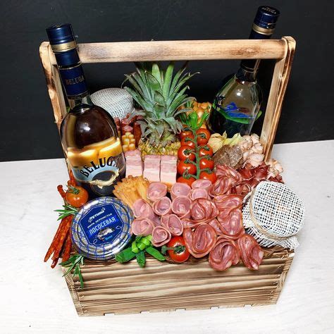 Корзина с колбасой, икрой, мясом, сыром и Beluga | Мужские корзины, Корзина