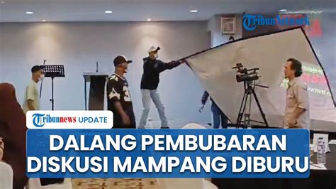 Polisi Buru Dalang Pembubaran Diskusi Di Mampang Video Petugas Peluk