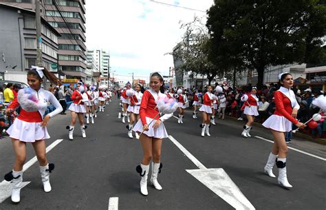 Desfiles por Fiestas de Quito fecha y participación