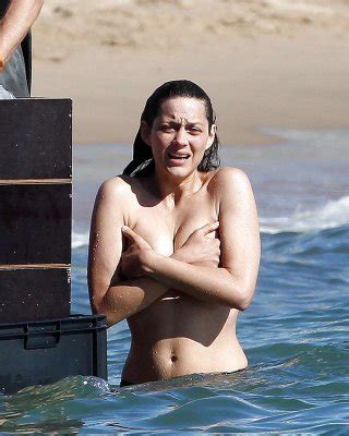 Marion Cotillard Showing Her Nice Big Tits On Beach With Friend Paparazzi Pictur Porn Pictures