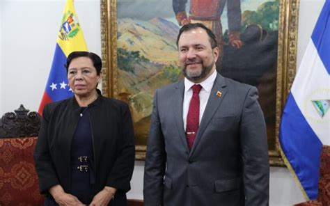 Embajadora De Nicaragua En Venezuela Presenta Copias De Estilo Ante El