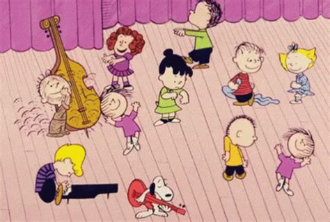 Snoopy Dancing GIF - Snoopy Dancing - Discover & Share GIFs