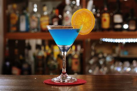 25 Simple & Classic Drinks To Order At a Bar - Tin Roof Drink Community