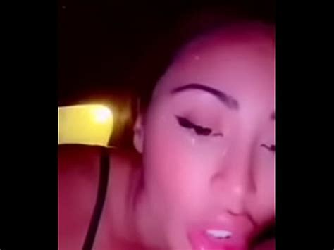 Melody Pérez chupa una gran polla negra XVIDEOS