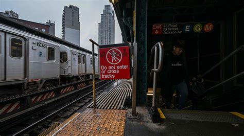 New York Subway Surfing Incidents Kill 2 Teens Tiktok Blamed