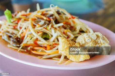 Salad Pepaya Makanan Tradisional Thailand Tradisional Dengan Saus Ikan