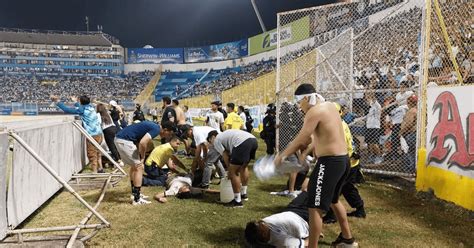 Tragedia en el estadio Cuscatlán al menos 12 muertos