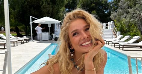 Lola Weipperts Fans rasten aus Sie zeigt heiße Bikini Show