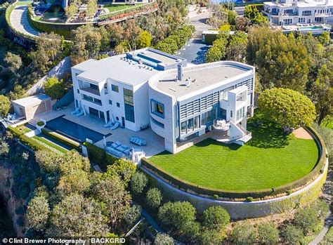 Tom Hanks M Cliffside Pacific Palisades Mansion Narrowly Avoids La