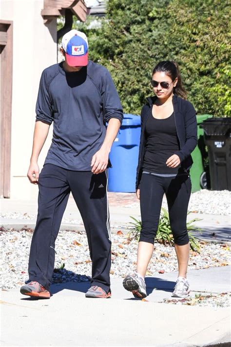 Ashton Kutcher Et Mila Kunis Balade En Amoureux Et Look De Sportif Du