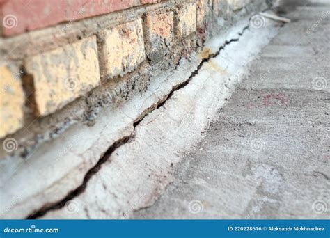 Crack in the Foundation of the House Stock Photo - Image of collapse ...