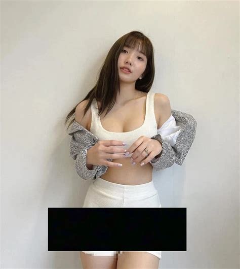 Diện đồ bó sát đến mức lộ cả điểm nhạy cảm người yêu hot TikToker của thiếu gia Bụt bị chỉ