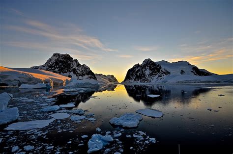 scenes  antarctica   leave    awed  nature