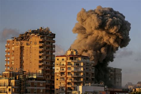 Proche Orient Israël mène d intenses bombardements au Liban et à Gaza