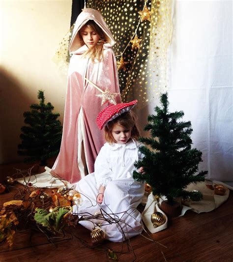 А теперь о нарядах и реквизите, подробнее: главный виновник - роскошный ...