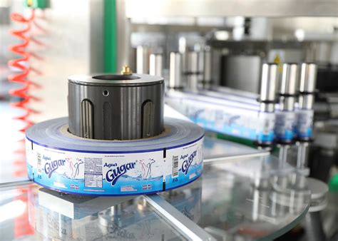 OPP Liquid Wine Bottle Labeling Machine Full Automatic Rotary Hot Melt Glue