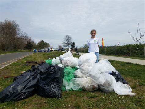 1,200 lbs of trash removed from Milford beaches!! #trashtag : r/Connecticut