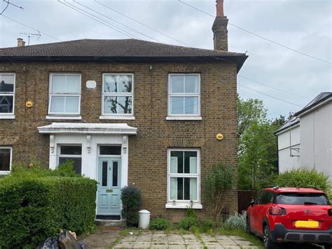 2 Bed Maisonette To Rent In Eastern Road Gidea Park Romford Rm1 £