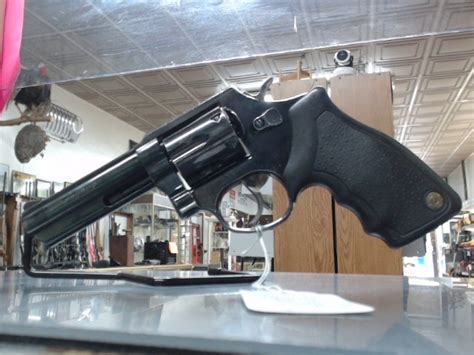 Taurus Mod 82 Blued 4 Da Revolver Rubber Grips Phillips And Sons