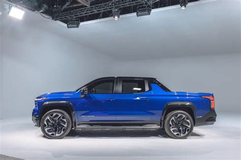 2024 Chevrolet Silverado Ev Revealed With 664 Hp 400 Mile Range