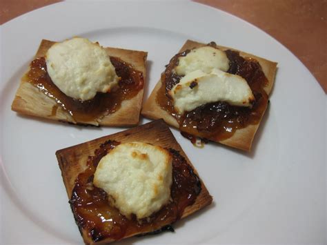 An empty stomach is the best cook: Caramelised Onion, Goats Cheese and Puff Pastry Bites