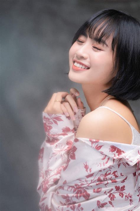 Loạt hot streamer và nữ game thủ xinh đẹp đua nhau check in thả thính với thiệp hồng WeChoice