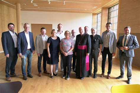 Dekanatsbesuch Straubing Bogen Bischof trifft sich mit Bürgermeistern