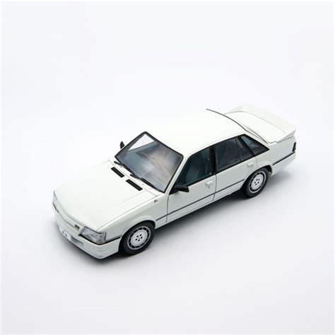 Holden VK Commodore HDT SS ‘Alpine White’ – Diecast Memorabilia