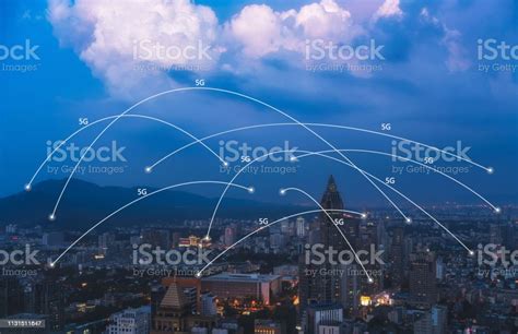 5g 네트워크 무선 시스템과 현대적인 도시 스카이라인을 갖춘 사물 인터넷 5g에 대한 스톡 사진 및 기타 이미지 5g 연결