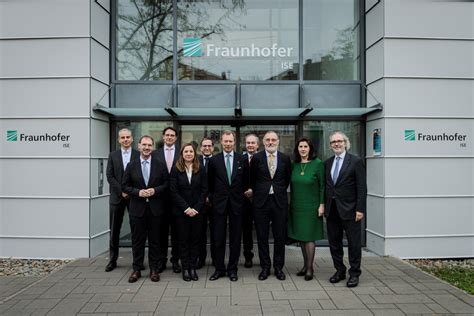 Großherzog Henri von Luxemburg besucht Fraunhofer ISE Fraunhofer ISE