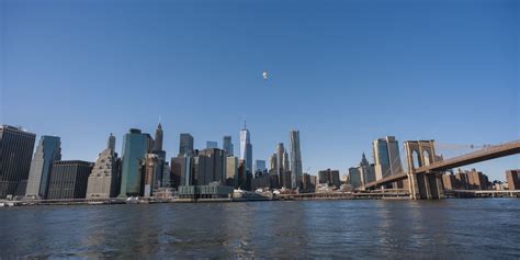 Helicopter Crashes In New York Citys East River Police Say Wsj