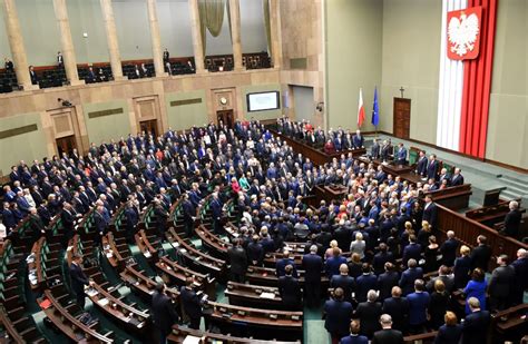 Polish government moves to take control of top court – POLITICO