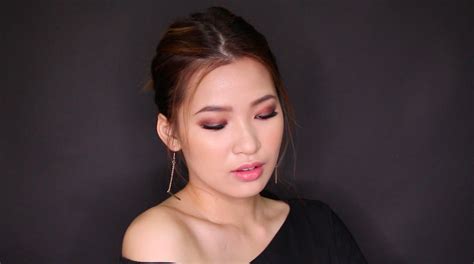 Gợi ý makeup đón Giao thừa với son hồng nude mắt khói lung linh không kém son đỏ từ beauty