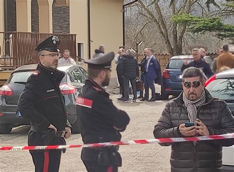 L Aquila Il Primario Carlo Vicentini Uccide La Moglie E I Due Figli E