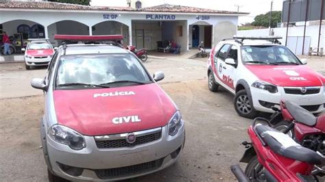 Carro invade posto de combustíveis e atropela frentista em Arapiraca