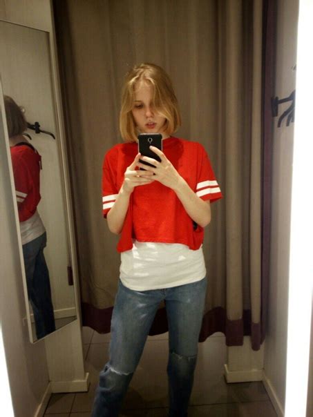 Костюм основного состава на "Хип - хоп": 1. Красная короткая футболка и ...