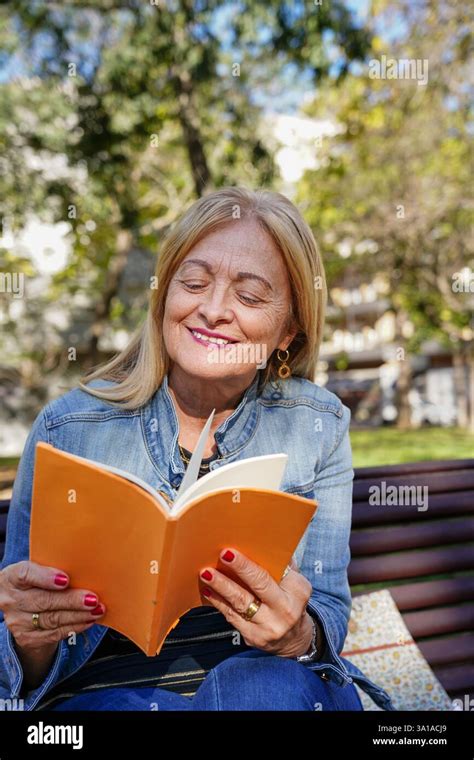 Mature Woman Outdoors Hi Res Stock Photography And Images Alamy