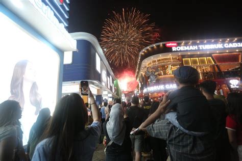 Foto Kemeriahan Hut Ke Di Jakarta Fair Kemayoran Foto Katadata