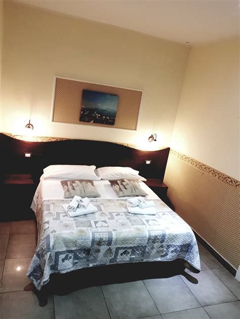 Napoli Centrale Rooms: Pictures & Reviews - Tripadvisor