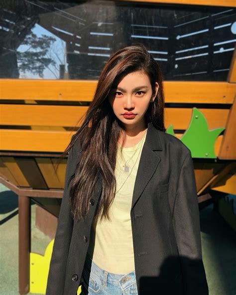 ANDA🎈 on Instagram: “🌸” | Pretty people, Style, Fashion