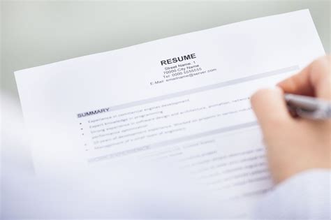 How To Include Your Contact Information On Your Resume