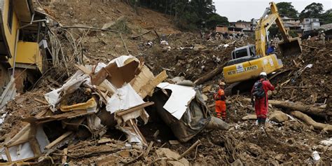 Busca Por Vítimas Do Deslizamento De Terra No Morro Da Oficina Dez Dias Após As Chuvas Em