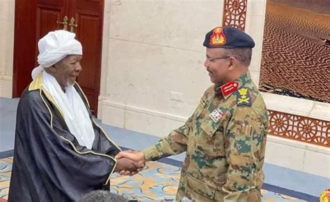 Visite officielle au Soudan Cheikh Mahi Niass reçu par le général Al