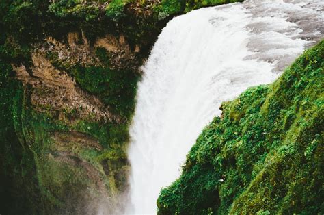 Fotos gratis naturaleza cascada río verde rápido escarpado